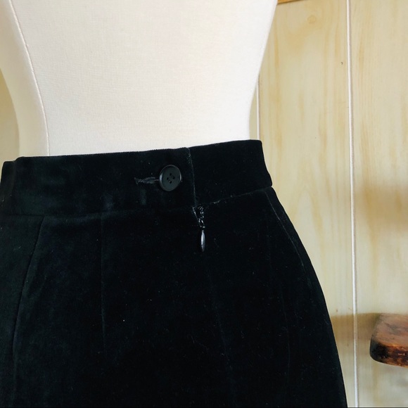Yves Saint Laurent • Black Velvet Midi Skirt - Picture 4 of 7